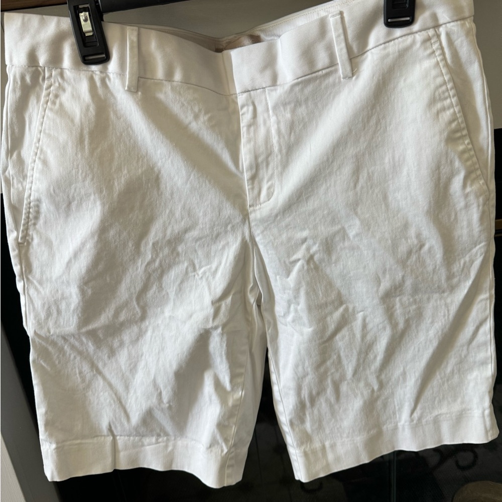 Banana Republic women’s shorts size 12 White flat front with pockets